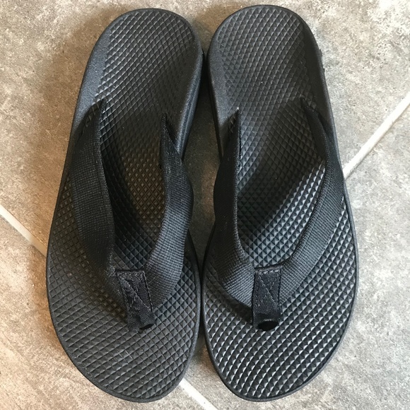 black chaco flip flops